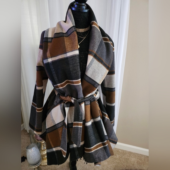 Coat with large lapel - Picture 2 of 3